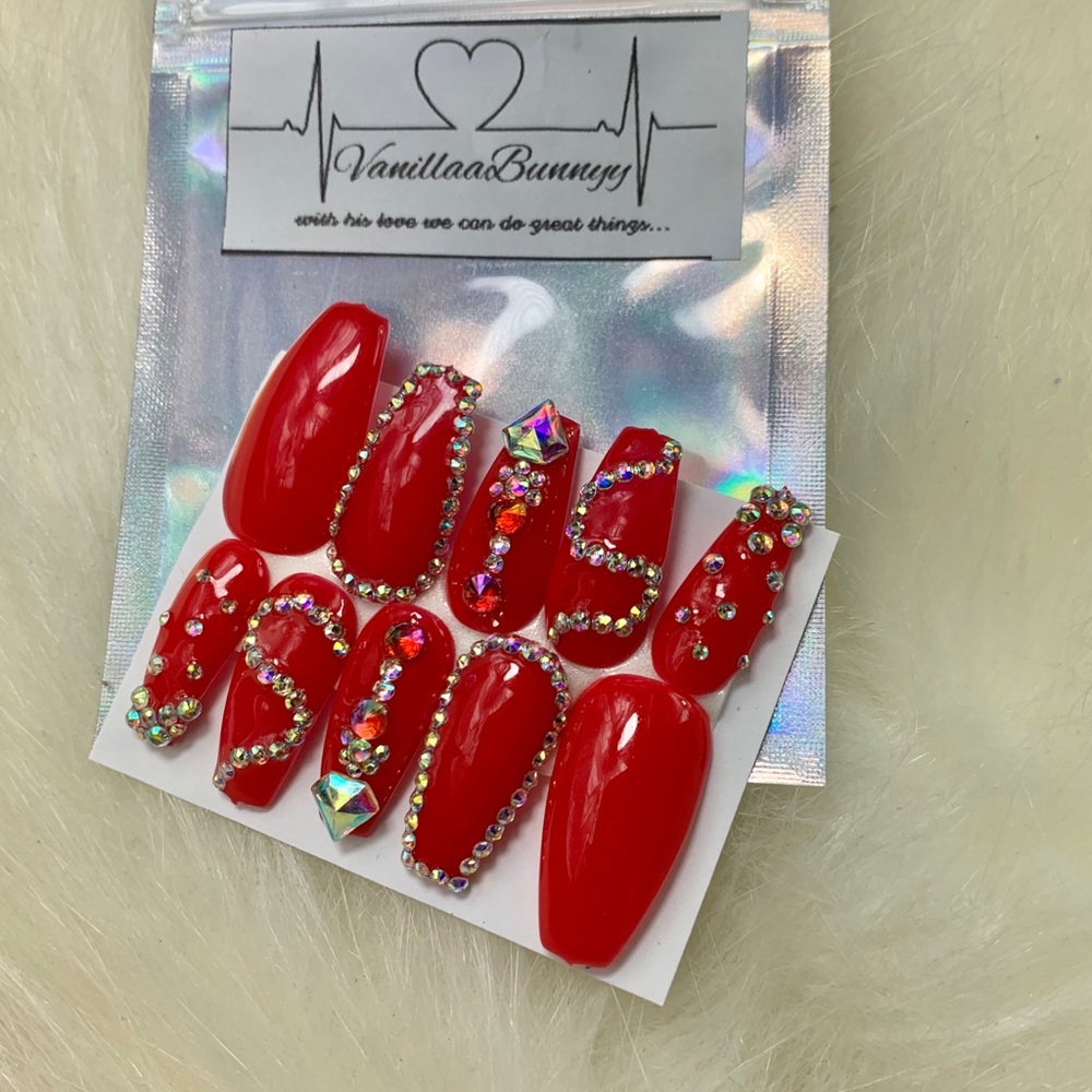 Luxurious press on nails